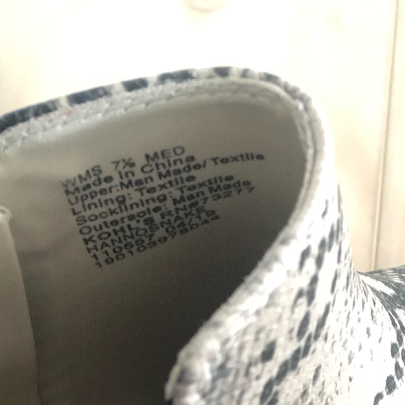 🔴sold🔴Snake ankle boots - Picture 7 of 7